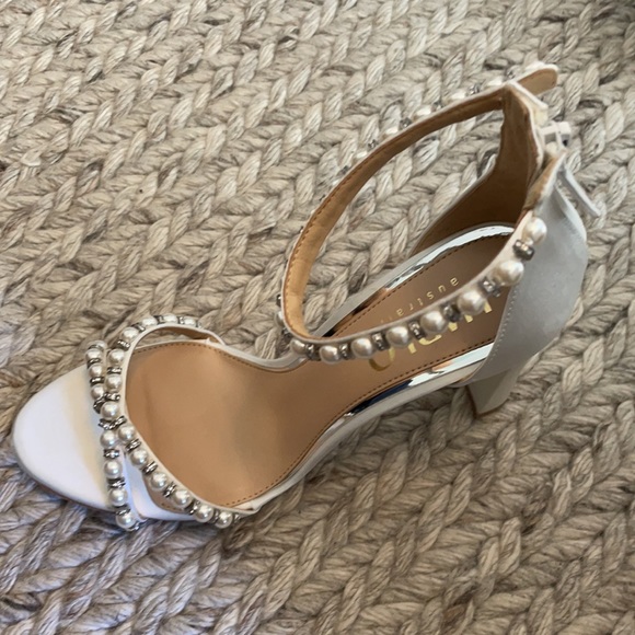 Alexandra by HARLO, block heel, white, size 8.5 - Picture 6 of 9